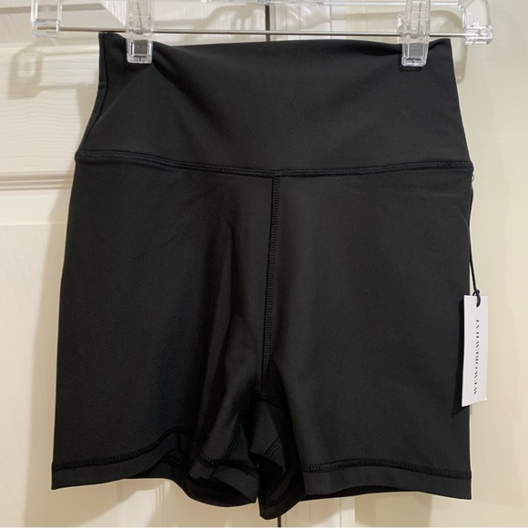 WeWoreWhat Black Hot Shorts Size Small NWT - Picture 2 of 8